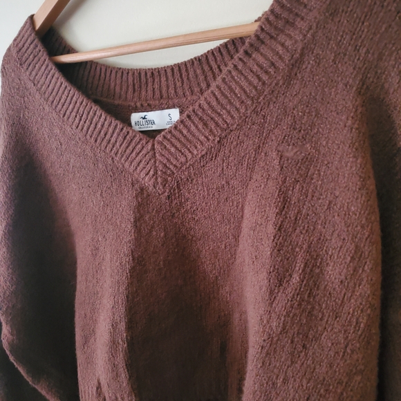 Brown Hollister v neck cropped sweater - Picture 4 of 6